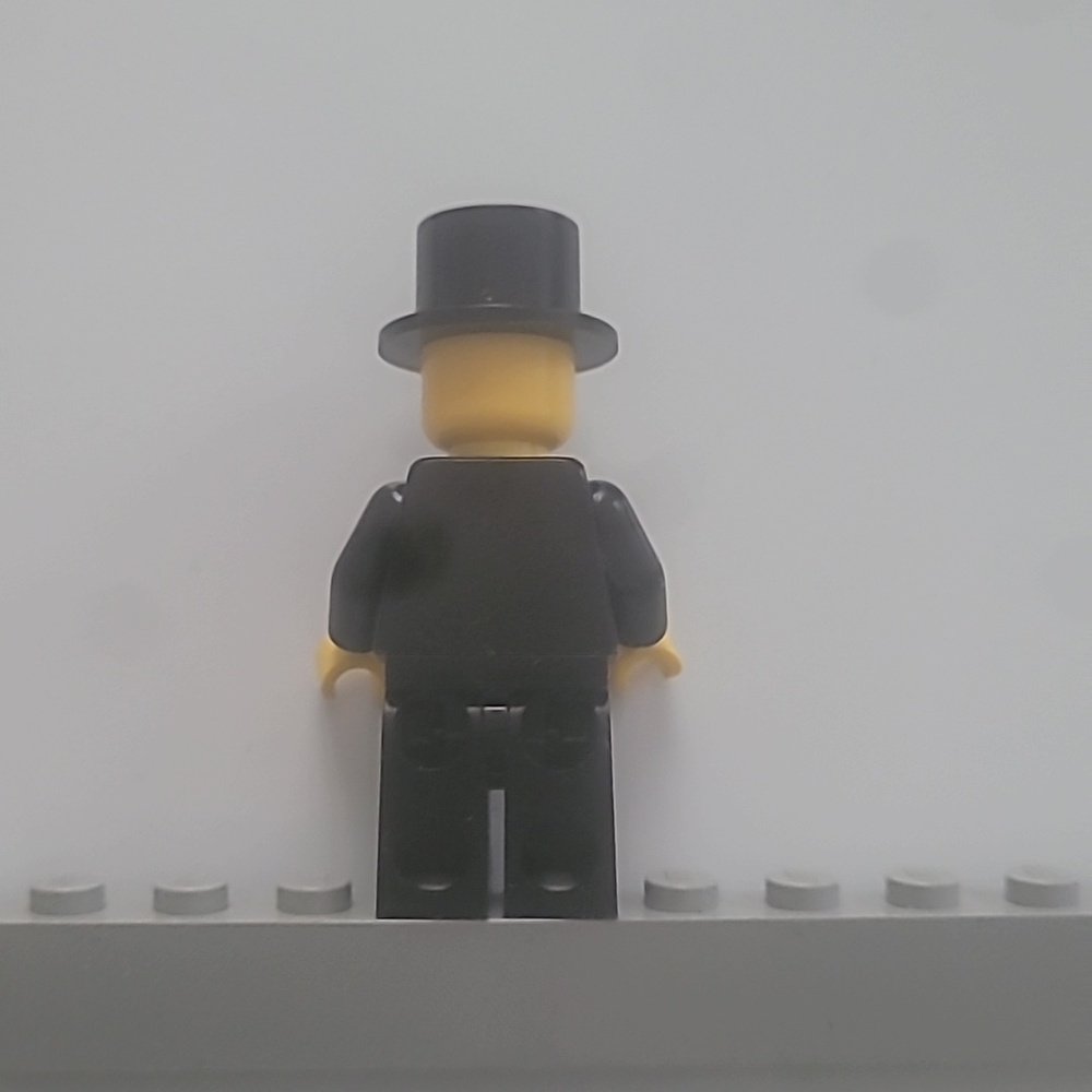 LEGO Seasonal Sleigh Driver Minifigure - Picture 5 of 5